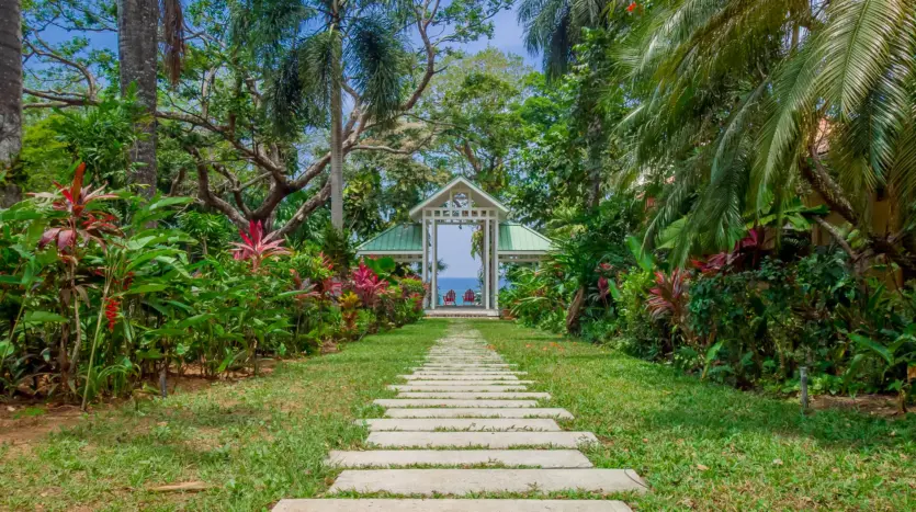 Best Roatan real estate
