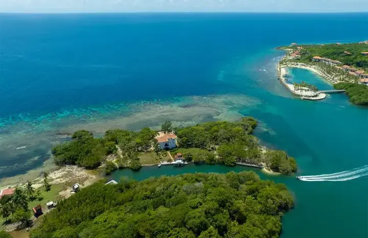 Roatan Island Living