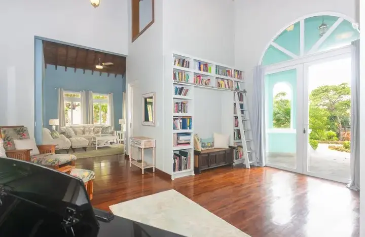 Home for sale in Blue Harbour Roatan