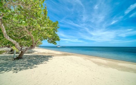 5+ Acres Beachfront Land for Sale in West Bay Roatán | Watercolors