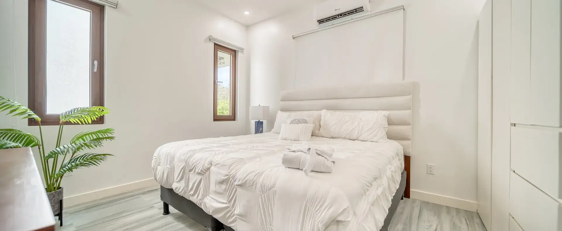 Second bedroom, Acqua di Mare condo, West Bay