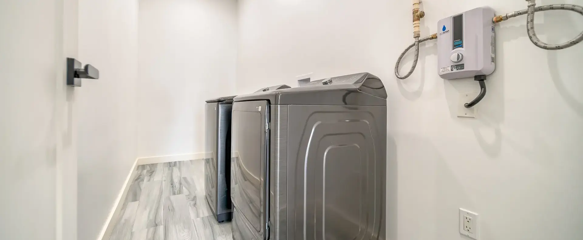 Laundry room, Acqua di Mare condo, West Bay