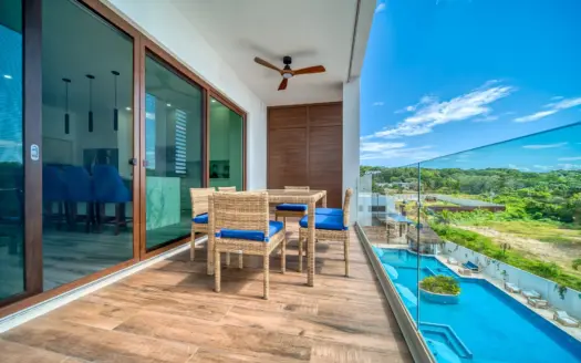 Acqua di Mare West Bay Beach Condo – 2-Bedroom Resort & Second-Home Property