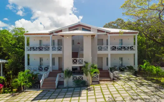 Blue Roatan Residence Condo B1 in Between West End and West Bay