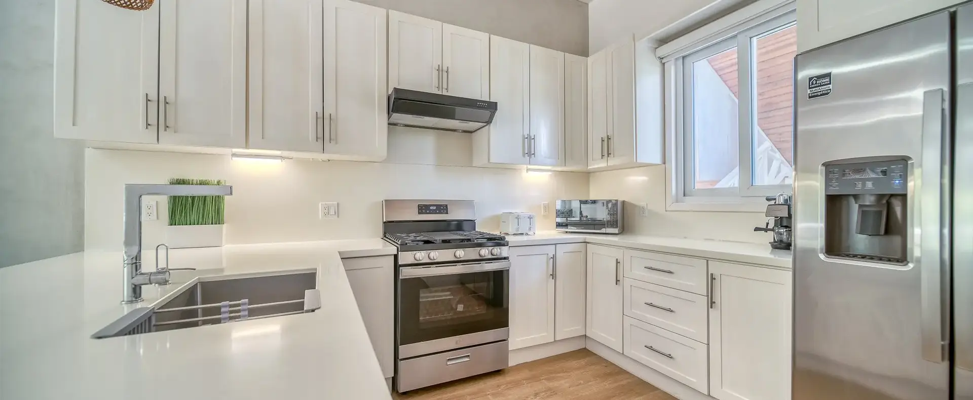 Kitchen, Blue Roatan Residence condo B1