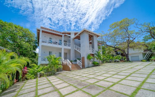 Blue Roatan Residence Condo B1 in Between West End and West Bay
