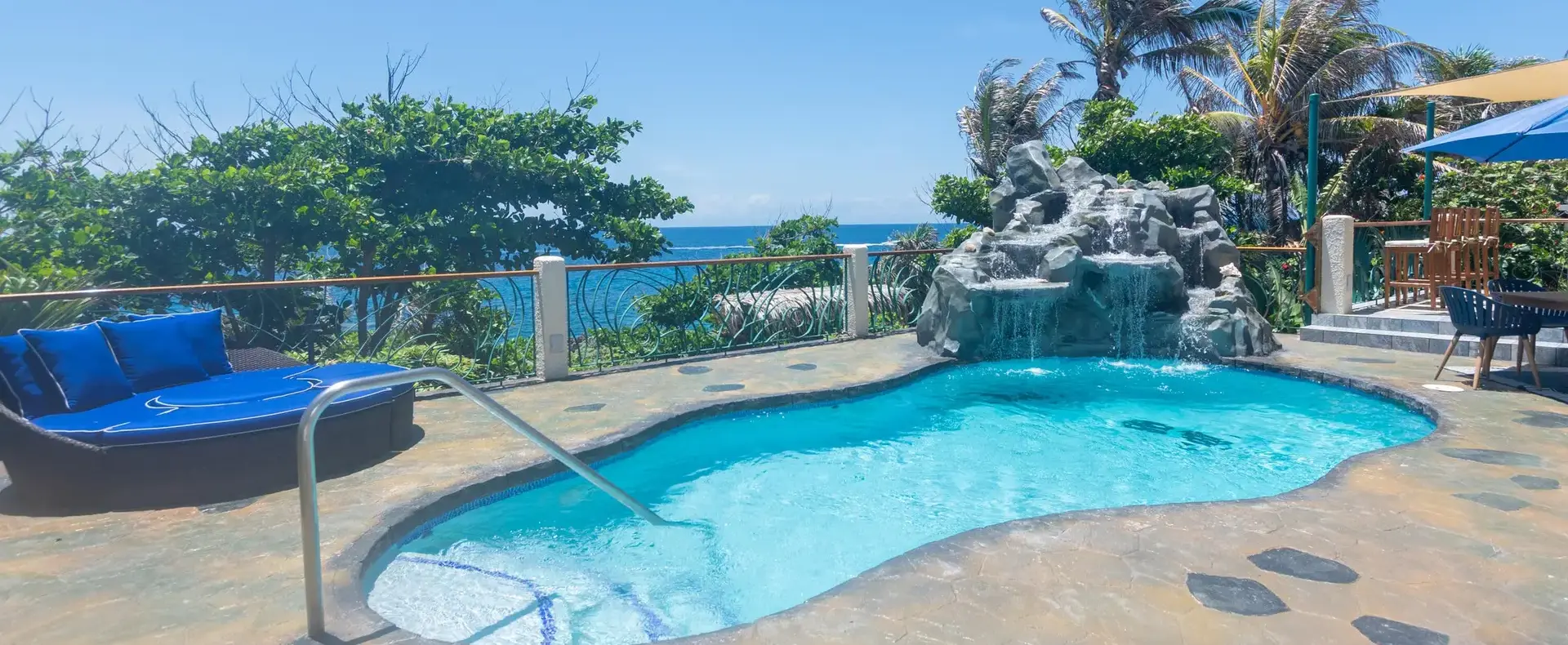 Pool deck with ocean view, Lighthouse Estates, Roatan